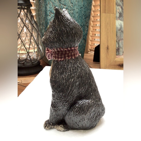 Distressed tuxedo cat figurine with rag collar. EUC. - Picture 3 of 5